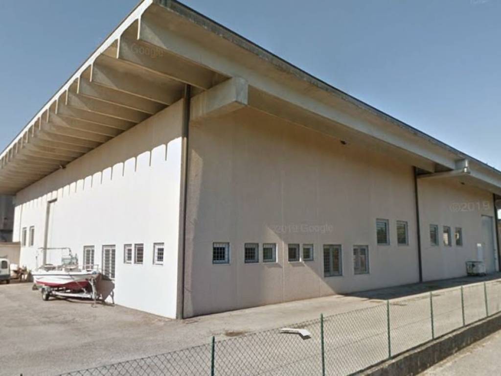 locale commerciale in vendita a Monticello Conte Otto