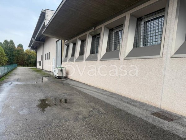 locale commerciale in vendita a Monticello Conte Otto