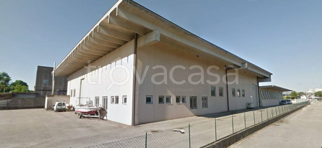 locale commerciale in vendita a Monticello Conte Otto