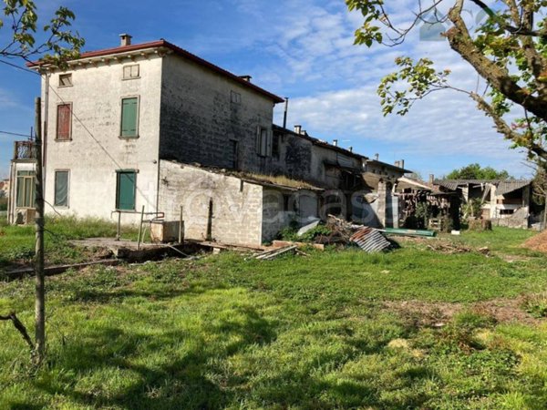 casa indipendente in vendita a Monticello Conte Otto in zona Vigardolo
