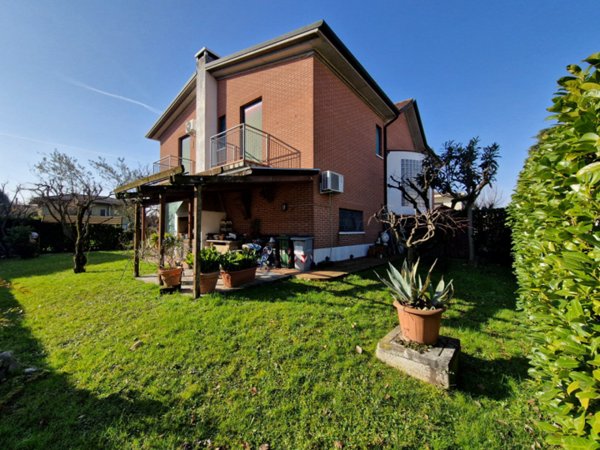 casa indipendente in vendita a Monticello Conte Otto in zona Cavazzale