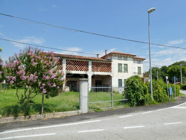 casa indipendente in vendita a Monticello Conte Otto in zona Vigardolo