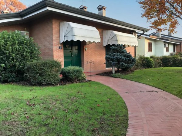casa indipendente in vendita a Monticello Conte Otto