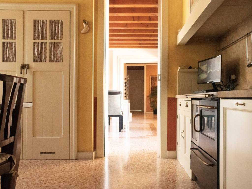 casa indipendente in vendita a Monticello Conte Otto