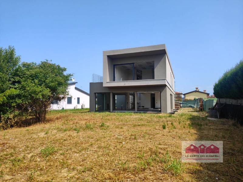 casa indipendente in vendita a Monticello Conte Otto