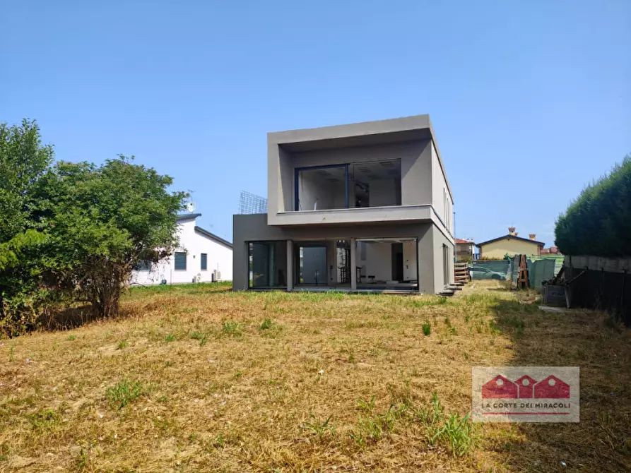 casa indipendente in vendita a Monticello Conte Otto