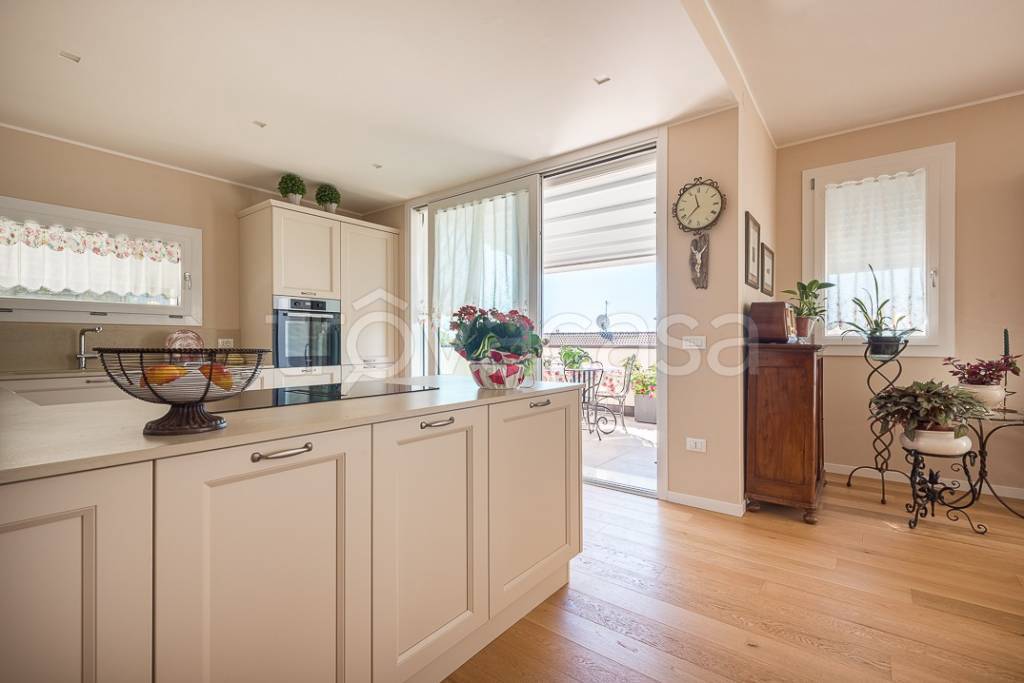 appartamento in vendita a Monticello Conte Otto