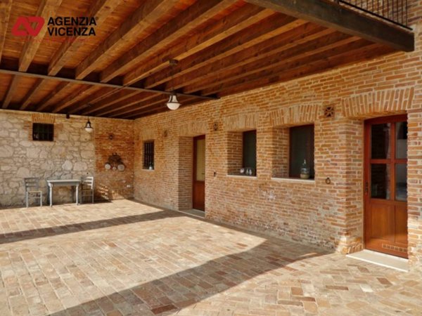 casa indipendente in vendita a Monticello Conte Otto