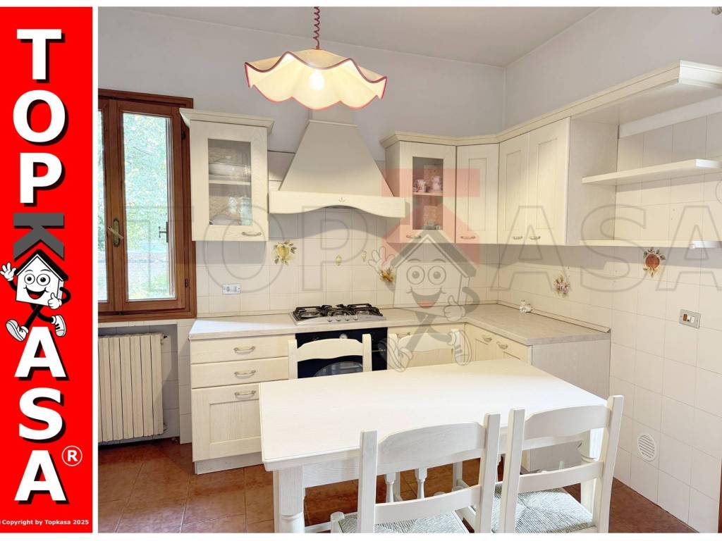 casa indipendente in vendita a Monticello Conte Otto