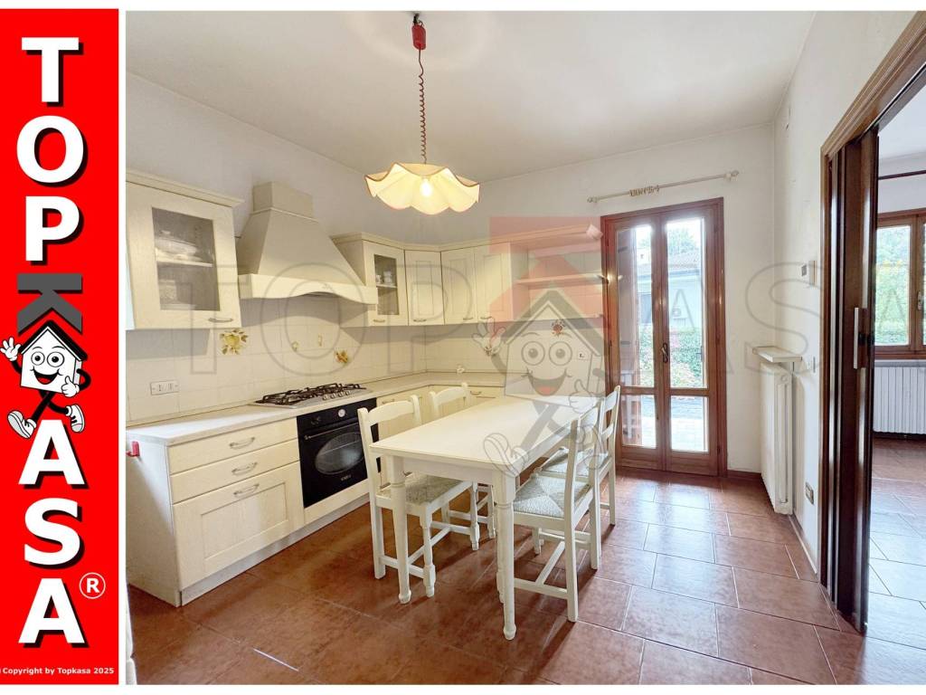 casa indipendente in vendita a Monticello Conte Otto