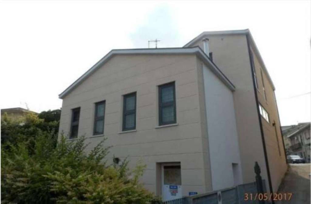 negozio in vendita a Monticello Conte Otto