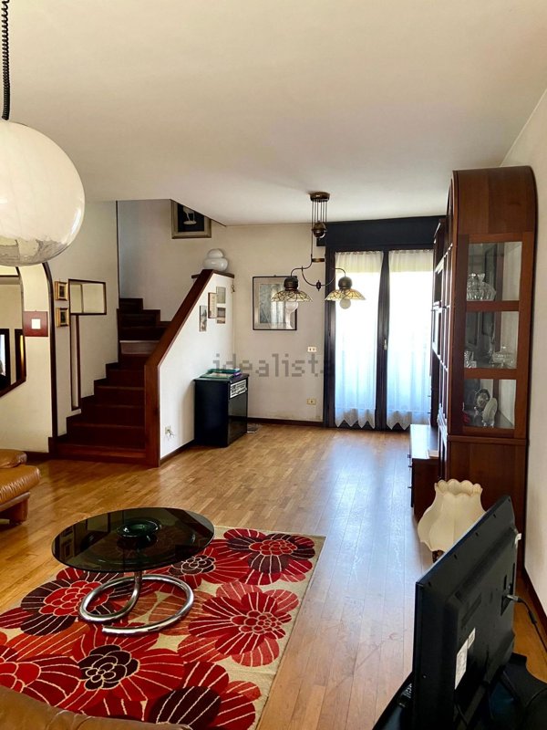 esavano in vendita a Monticello Conte Otto