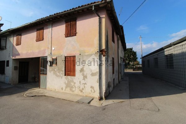 casa indipendente in vendita a Monticello Conte Otto