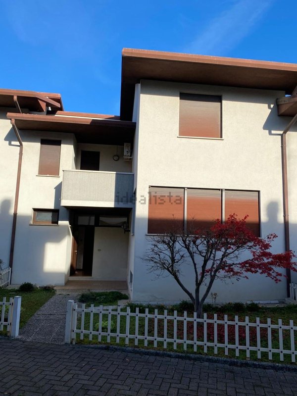 esavano in vendita a Monticello Conte Otto in zona Cavazzale