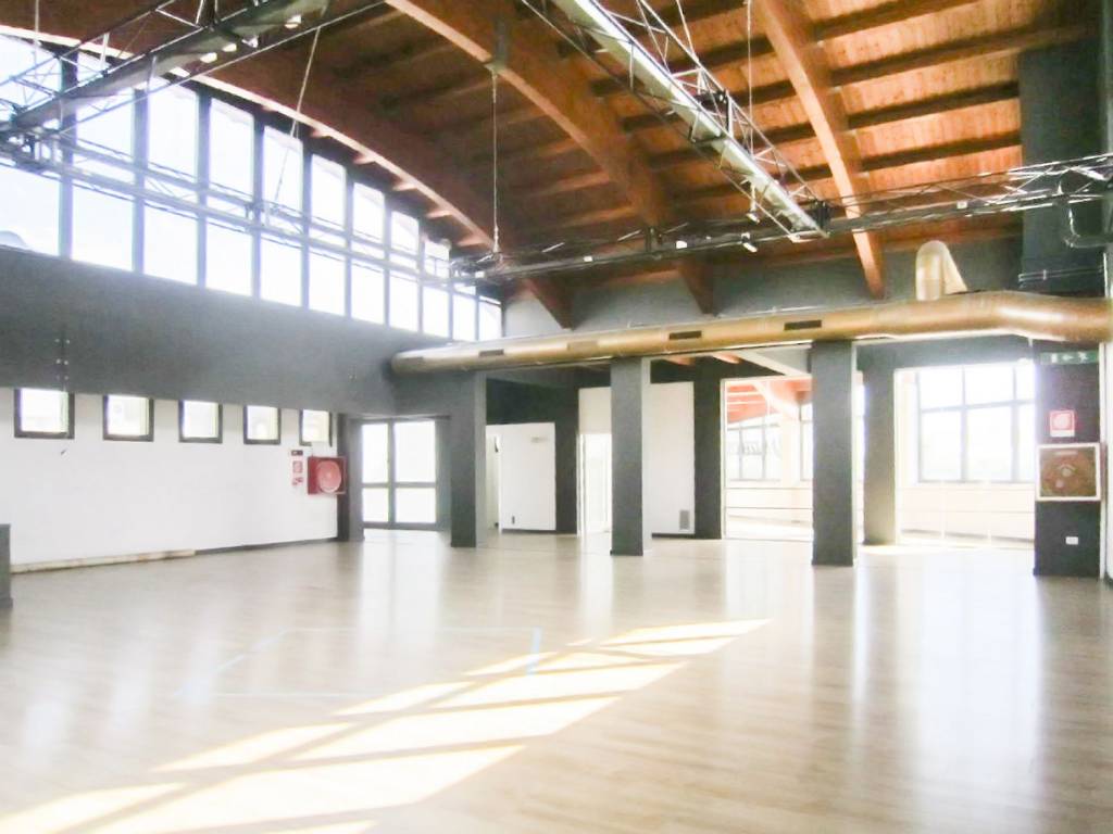 ufficio in vendita a Monticello Conte Otto