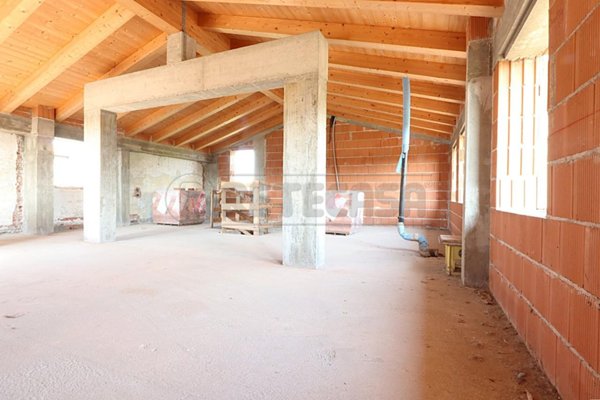 casa indipendente in vendita a Monticello Conte Otto