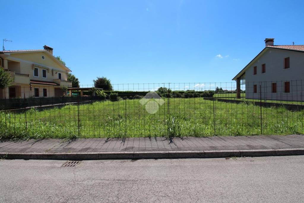 terreno edificabile in vendita a Monticello Conte Otto in zona Vigardolo