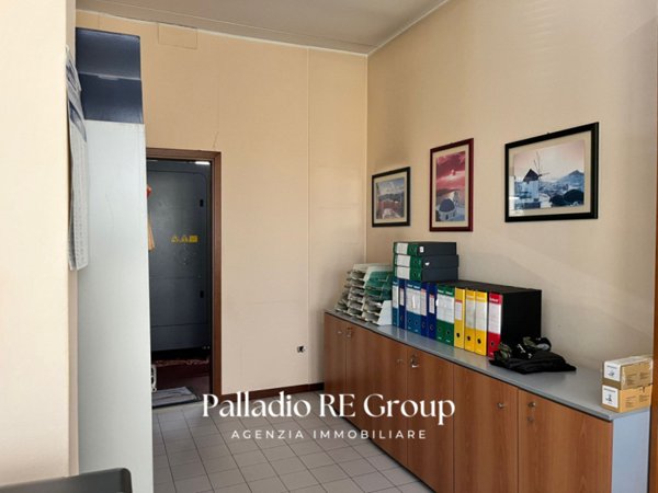 ufficio in vendita a Monticello Conte Otto