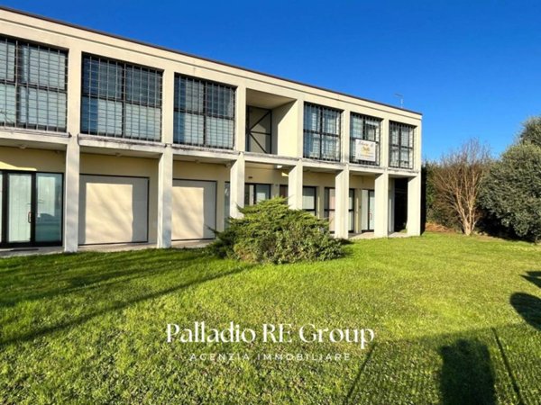 negozio in vendita a Monticello Conte Otto