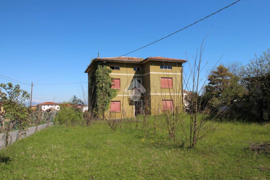 casa indipendente in vendita a Monticello Conte Otto in zona Vigardolo