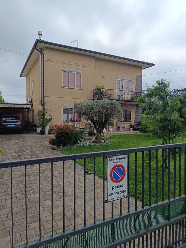 casa indipendente in vendita a Monticello Conte Otto