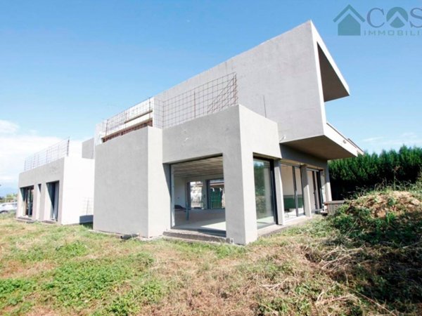 casa indipendente in vendita a Monticello Conte Otto