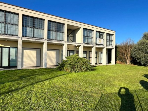 negozio in vendita a Monticello Conte Otto