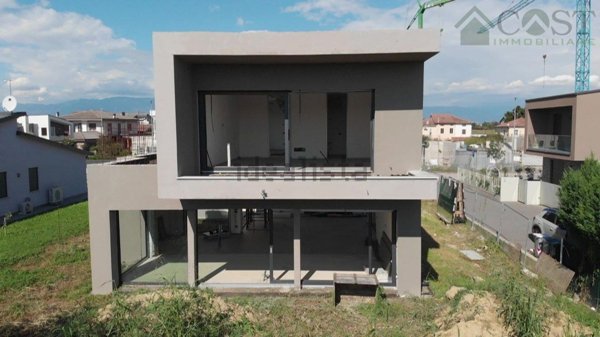 casa indipendente in vendita a Monticello Conte Otto