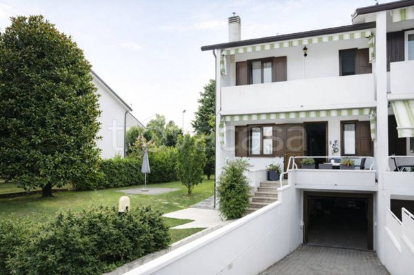 casa indipendente in vendita a Monticello Conte Otto