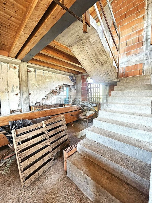 casa indipendente in vendita a Monticello Conte Otto