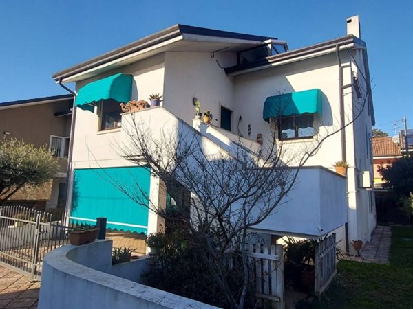 casa indipendente in vendita a Monticello Conte Otto in zona Cavazzale