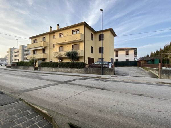 appartamento in vendita a Monticello Conte Otto