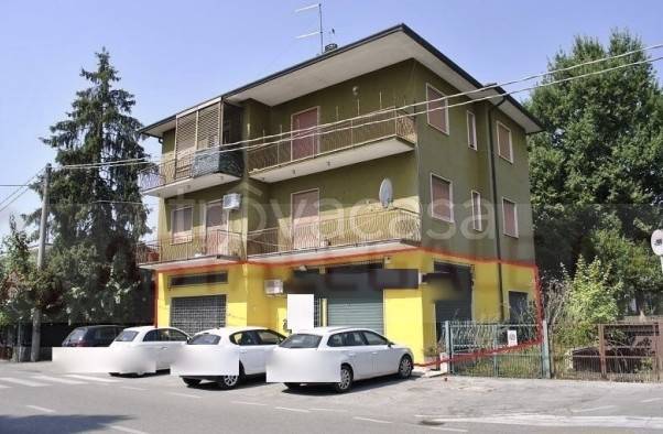 negozio in vendita a Monticello Conte Otto