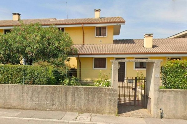 casa indipendente in vendita a Monticello Conte Otto