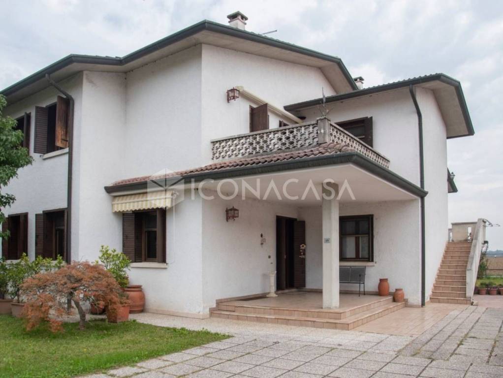casa indipendente in vendita a Monticello Conte Otto