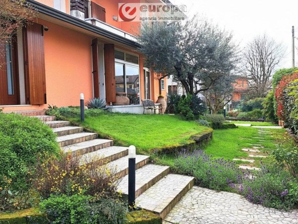 casa indipendente in vendita a Monticello Conte Otto in zona Cavazzale