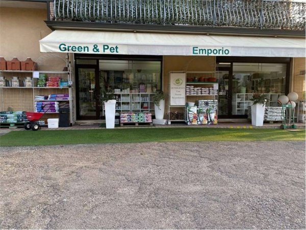 negozio in vendita a Monticello Conte Otto in zona Vigardolo