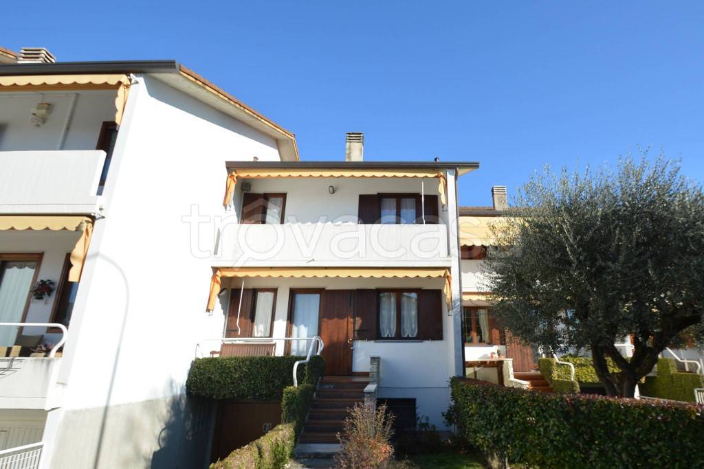 casa indipendente in vendita a Monticello Conte Otto