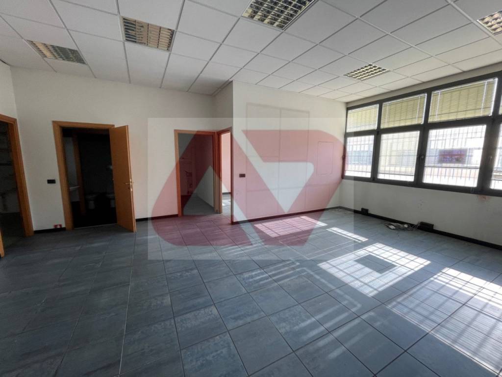 negozio in vendita a Monticello Conte Otto