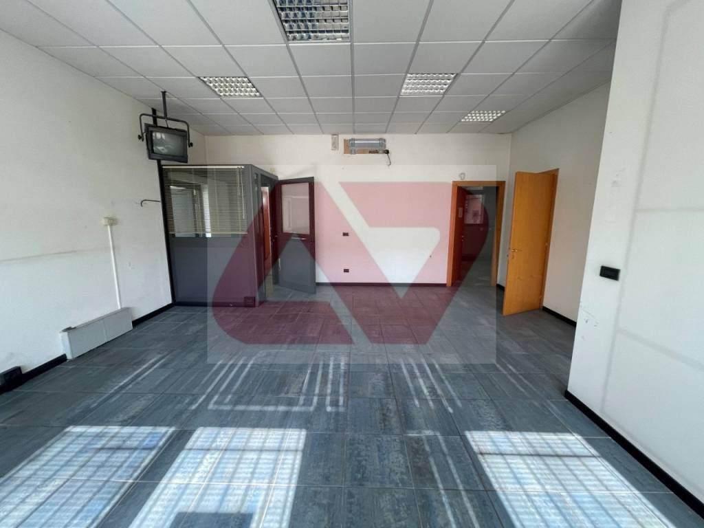 negozio in vendita a Monticello Conte Otto