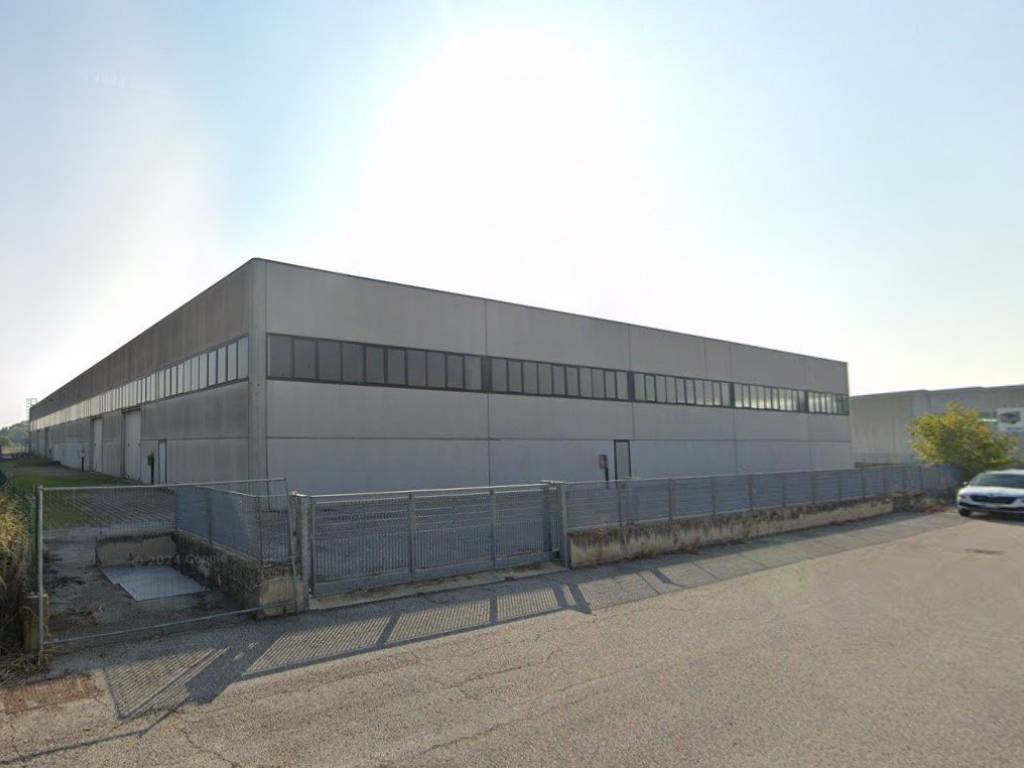 locale commerciale in vendita a Monticello Conte Otto