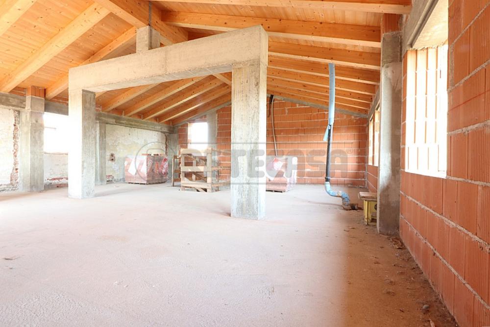 casa indipendente in vendita a Monticello Conte Otto