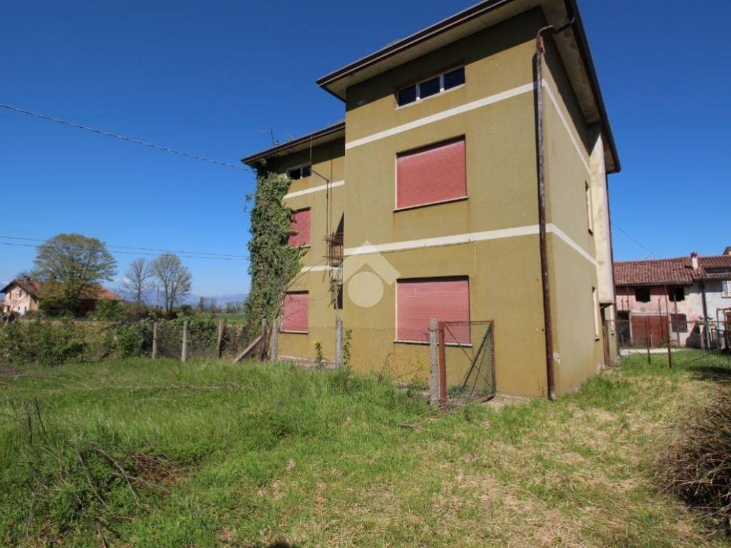 casa indipendente in vendita a Monticello Conte Otto in zona Vigardolo