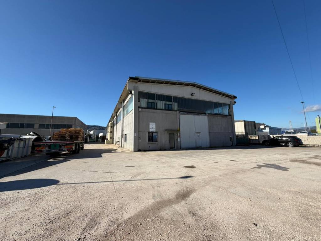 locale commerciale in vendita a Montorso Vicentino