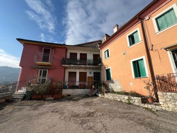 casa semindipendente in vendita a Montorso Vicentino