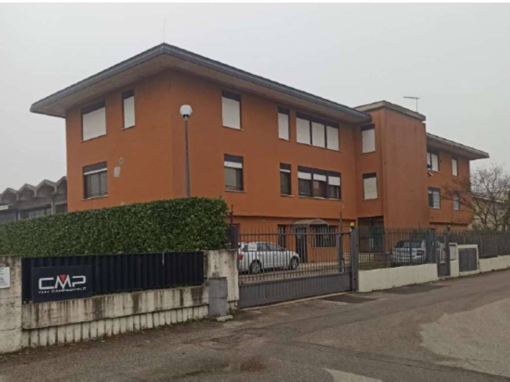 locale commerciale in vendita a Mussolente in zona Casoni