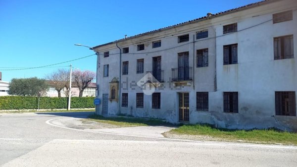 casa indipendente in vendita a Nanto