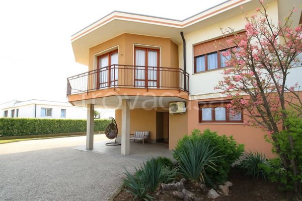casa indipendente in vendita a Nanto