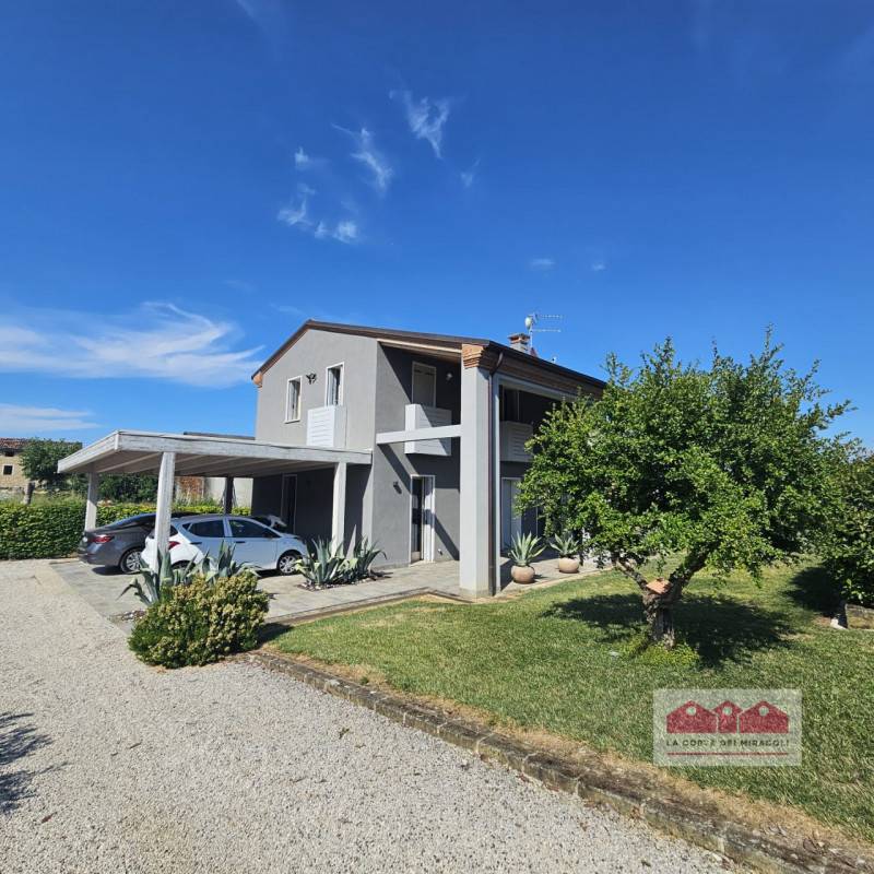casa indipendente in vendita a Nanto