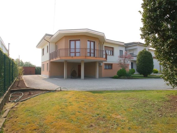 casa indipendente in vendita a Nanto